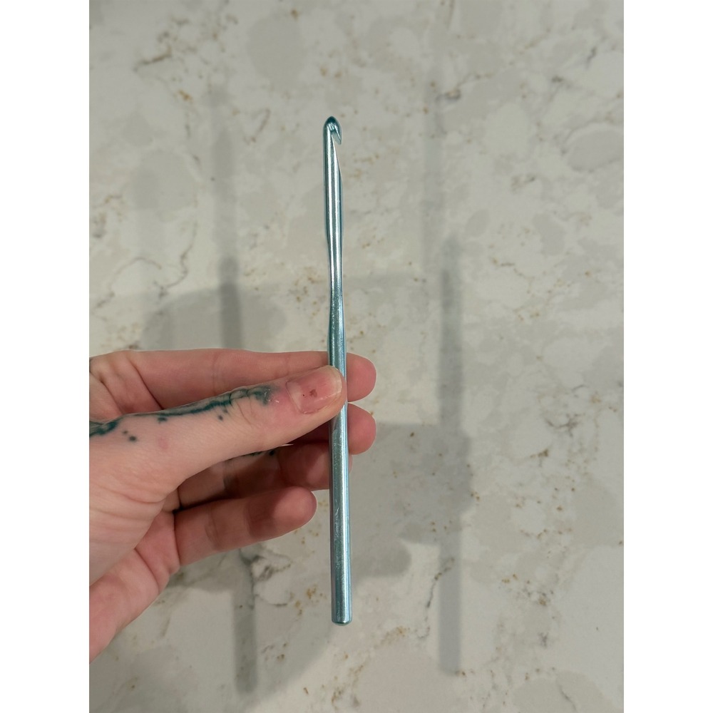 Susan Bates Silvalume Crochet Hook US I-9 5.50mm Blue Aluminum Made in Mexico